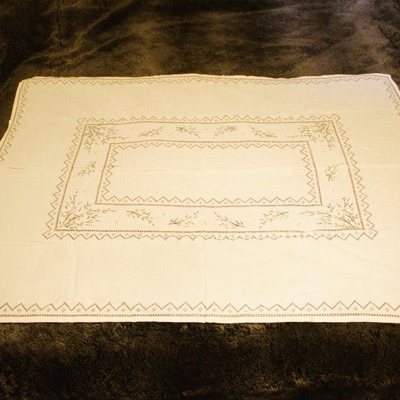 Vintage Table Cloth - Picture 1 of 3